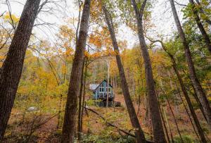 The Greenhouse with Indoor Slide close to Hocking Hills