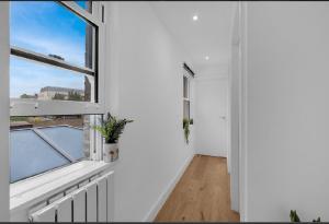 Entire home in Greater London 2bedroom flat 9sleep, great for contractors, group and family