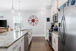 Off The Hook in Blue Mountian Beach