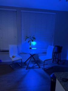 Townhome with fish Tank & Private Garage