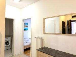 Prime Stay - Deluxe 2 Bedroom Family Apartment with Balcony