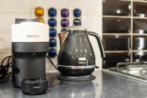 Luxury 3BR Skyline Views Sleeps 7 Fast Wifi