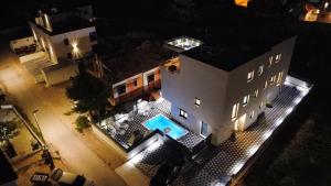 VillaMIA heated pool - jacuzzi-10 persons-boat tours - Luxury