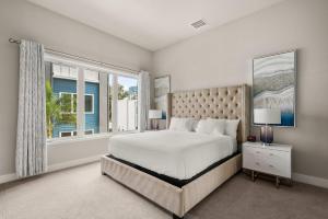 Luxury 5BR w Game Room Pool Golf 6MI to Disney