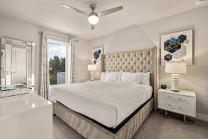 Luxury 5BR w Game Room Pool Golf 6MI to Disney