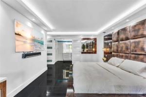 Modern Condo with Private Primary Suite