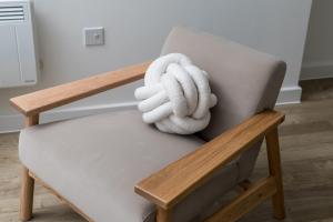 Modern Canal-Side Apartment in Milton Keynes