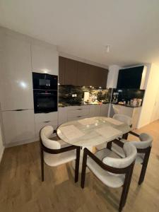 Chambre privée , dans un 4 pièces , avec SDB privative