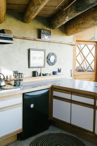 Unique and Modern Lodging with Exceptional Features in Paradise Valley, Montana
