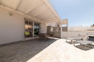 Terraced villa with sea view, parking, Wi-Fi, and AC 2