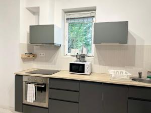 Prime Stay - Deluxe 2 Bedroom Family Apartment - Parking Included