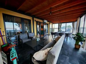 KastHouse Yellow by Vellaris, Luxury Mobile Home