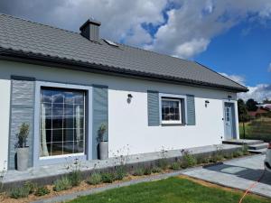 Dom Radomieszka z widokiem na Rudawy i Śnieżkę