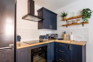 5 mins to St James Park, Free Parking, Sleeps 6