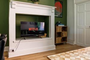 5 mins to St James Park, Free Parking, Sleeps 6