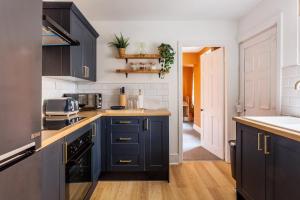 5 mins to St James Park, Free Parking, Sleeps 6