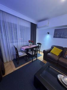 Decebal apartment overlooking the boulevard