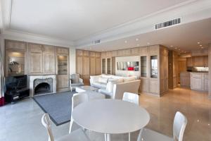 REF 847 - Cannes Center - Sea view apartment for rent