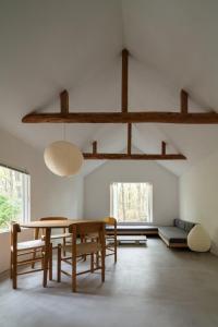 WHITE HUT l ホワイトハット