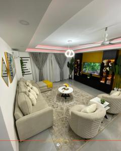 Coastal Gem 3BR, Pool, 5 Min Walk to Beach - Nyali