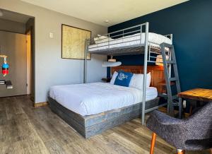 Salt Hotel & Pub