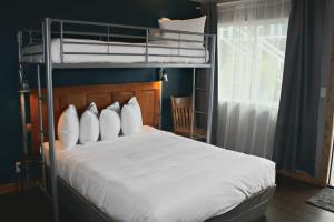 Salt Hotel & Pub