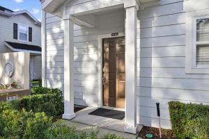 Charming 4-Bedroom Townhome in Lucaya Village Near Disney