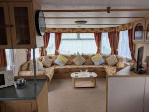 CHAPEL ST LEONARDS- EN-SUITE -2 Bedrooms -Sleeps 6-Pets Welcome-