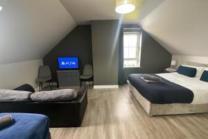 4 Bedroom Forest View House & Hot Tub Sleeps