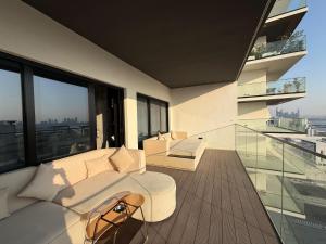 Deluxe Binghatti Suites by Hostiva - Burj View