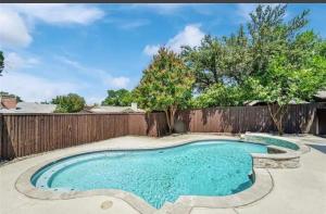 Spacious 3BR Oasis Pool Fire Pit & Family Fun