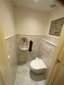 Canal view house - 17th century town house