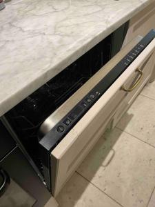 Canal view house - 17th century town house