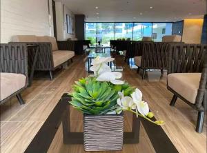 Chic 1br Apartment Makati CBD near Airport BGC