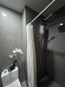 Chic 1br Apartment Makati CBD near Airport BGC