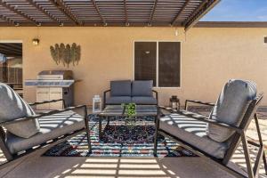 Desert Oasis STV QC Salt Pool and Baja Deck