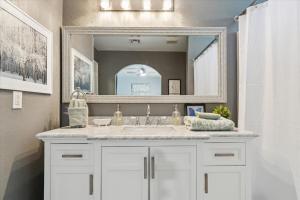 Desert Oasis STV QC Salt Pool and Baja Deck