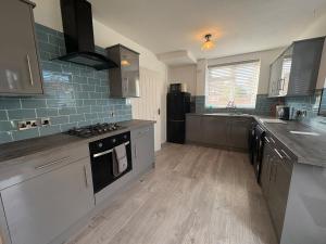 Betto 3 bedroom stylish house! Sleeps 6