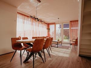 Modern Waterfront Retreat