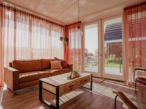 Modern Waterfront Retreat