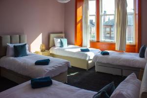 Family and Group Stay 2BR by Park Sleeps 7