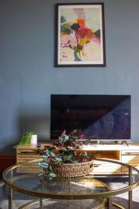 Family and Group Stay 2BR by Park Sleeps 7