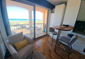 Barcarès plage en face au village studio rénové 2-4 couchages parking vue mer splendide