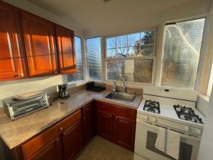 Bright & Spacious Apartment Elkins Park