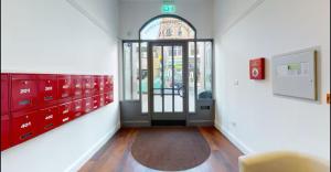 Modern Studio, Top Floor, King Street Views