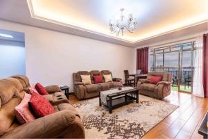 All Ensuite, 2 Bedroom Flat in Kilimani with Swimming Pool, Gym, Backup Power & Skyline View Balcony