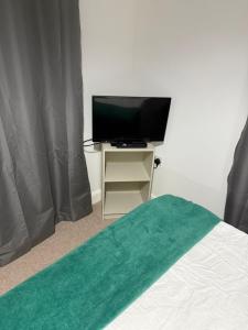 Double Cosy bedroom in central Dartford-Close toamenities
