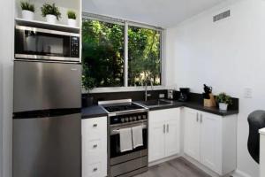 Indulge in 2BR Condo Near CocoWalk with Pool & Gym