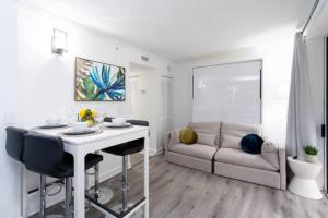 Indulge in 2BR Condo Near CocoWalk with Pool & Gym