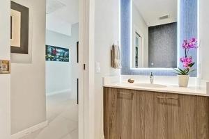 Edgewater Penthouse Retreat with Bay Views